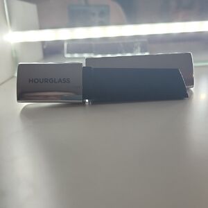 Hourglass Silver and Black Highlighter